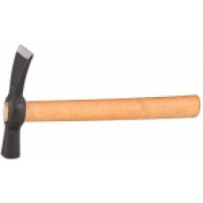      Молоток-кирочка каменщика с деревянной рукояткой 	  